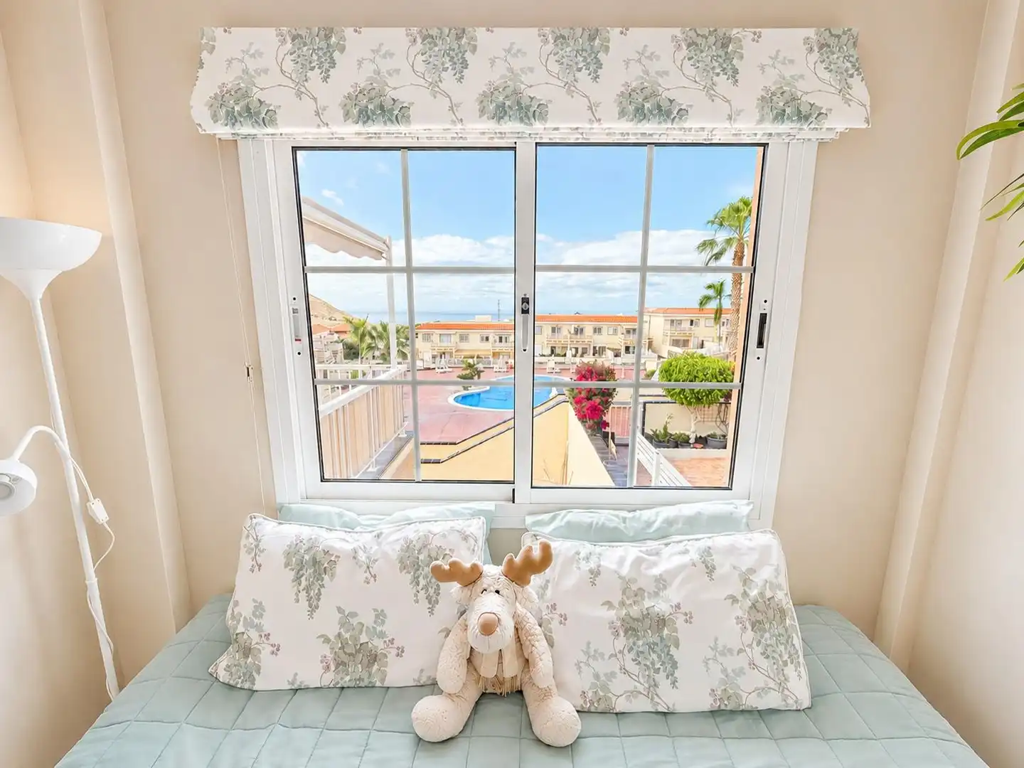 Schlafzimmer von Wohnungen zum Verkauf in Arona mit Privatgarten, Terrasse und Möbliert