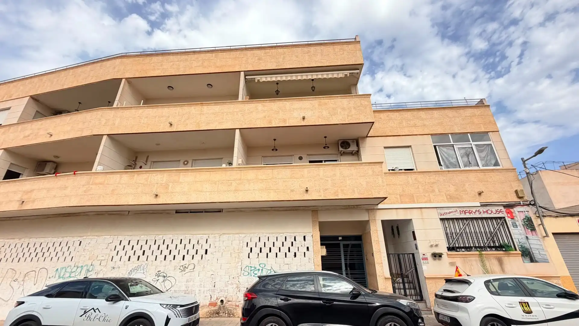 Außenansicht von Wohnungen zum Verkauf in Los Montesinos mit Klimaanlage, Terrasse und Möbliert
