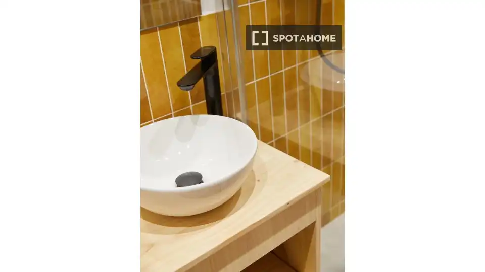 Baño de Piso de alquiler en Barcelona con Aire acondicionado, Calefacción y Amueblado