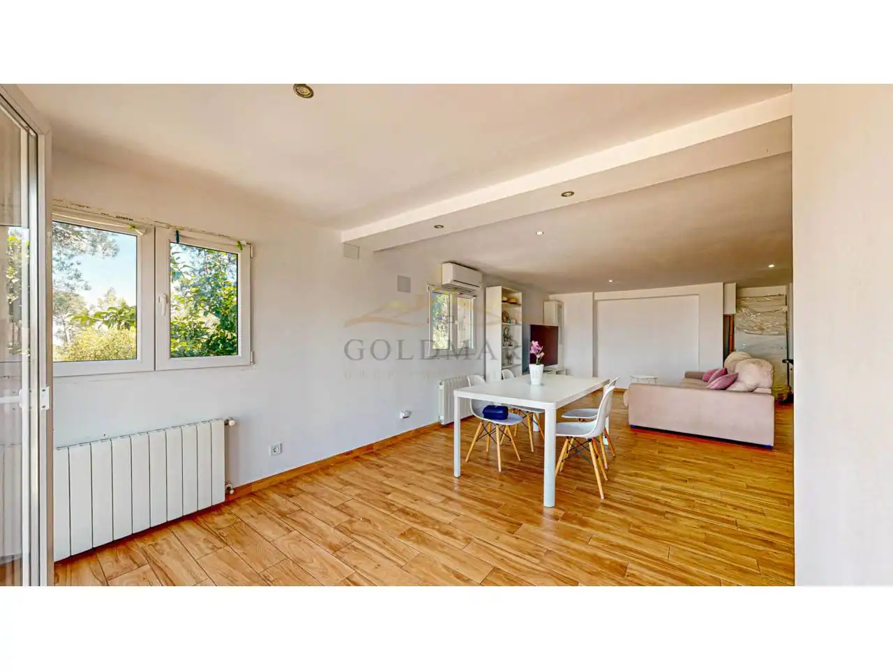 Vista exterior de Casa o xalet en venda en Corbera de Llobregat amb Aire condicionat, Jardí privat i Terrassa
