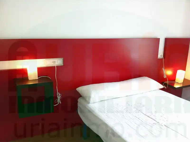 Habitación de Apartamento en venta en Oviedo  con Calefacción, Parquet y Amueblado