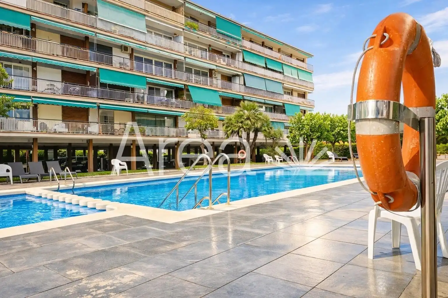 Piscina de Pis de lloguer en Sant Andreu de Llavaneres amb Aire condicionat, Terrassa i Moblat