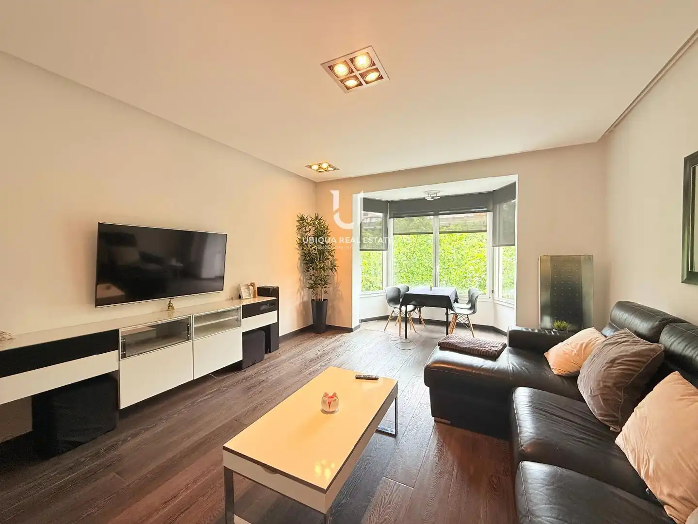 Living room of Flat for rent in Barcelona  with Air Conditioner, Heating and Parquet flooring