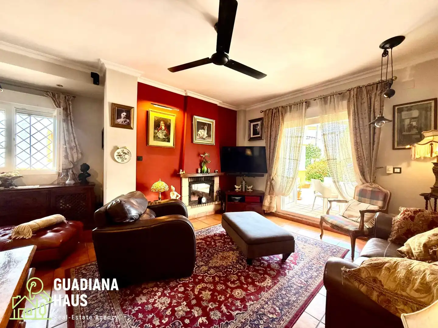 Sala d'estar de Casa adosada en venda en Ayamonte amb Aire condicionat, Calefacció i Jardí privat
