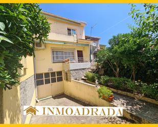 Vista exterior de Casa o xalet en venda en La Adrada  amb Aire condicionat, Calefacció i Jardí privat