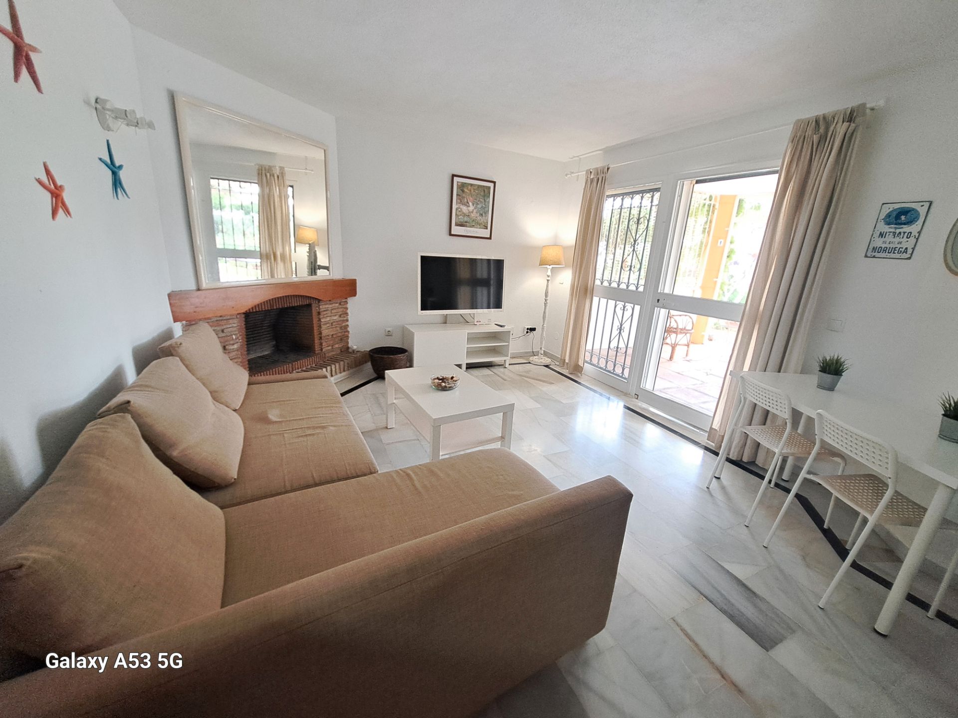 Sala d'estar de Pis de lloguer en Mijas amb Calefacció, Terrassa i Moblat