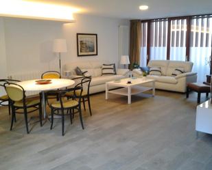 Sala d'estar de Apartament de lloguer en Palamós amb Aire condicionat i Terrassa