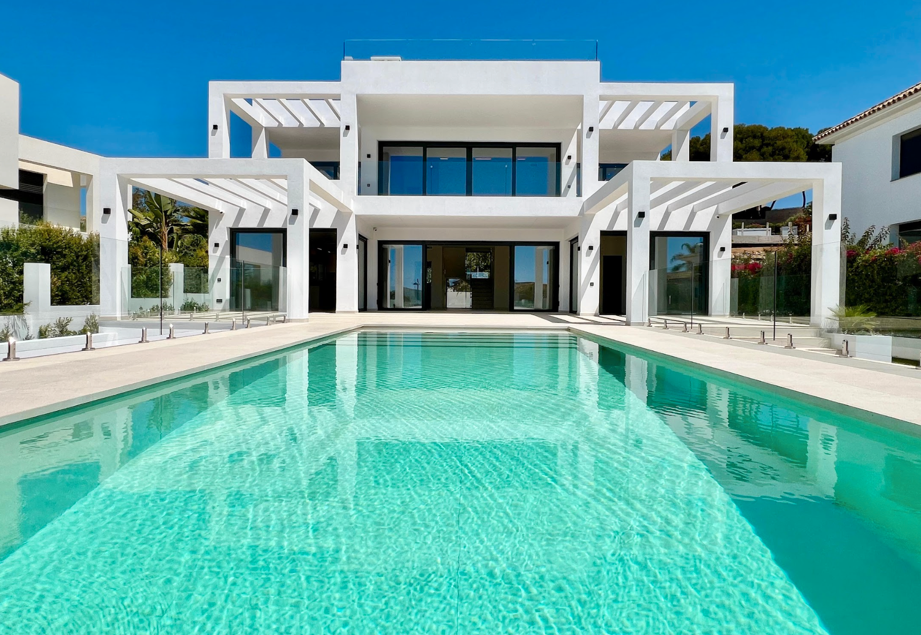 Swimming pool of House or chalet for sale in Marbella  with Air Conditioner, Heating and Private garden