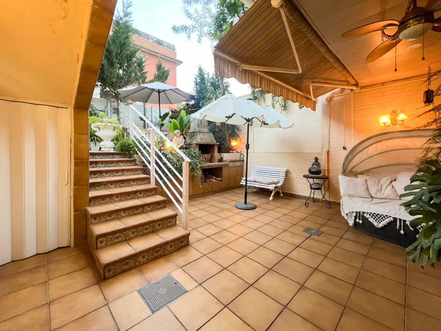 Terrasse von Einfamilien-Reihenhaus zum Verkauf in Mollet del Vallès mit Klimaanlage, Heizung und Privatgarten