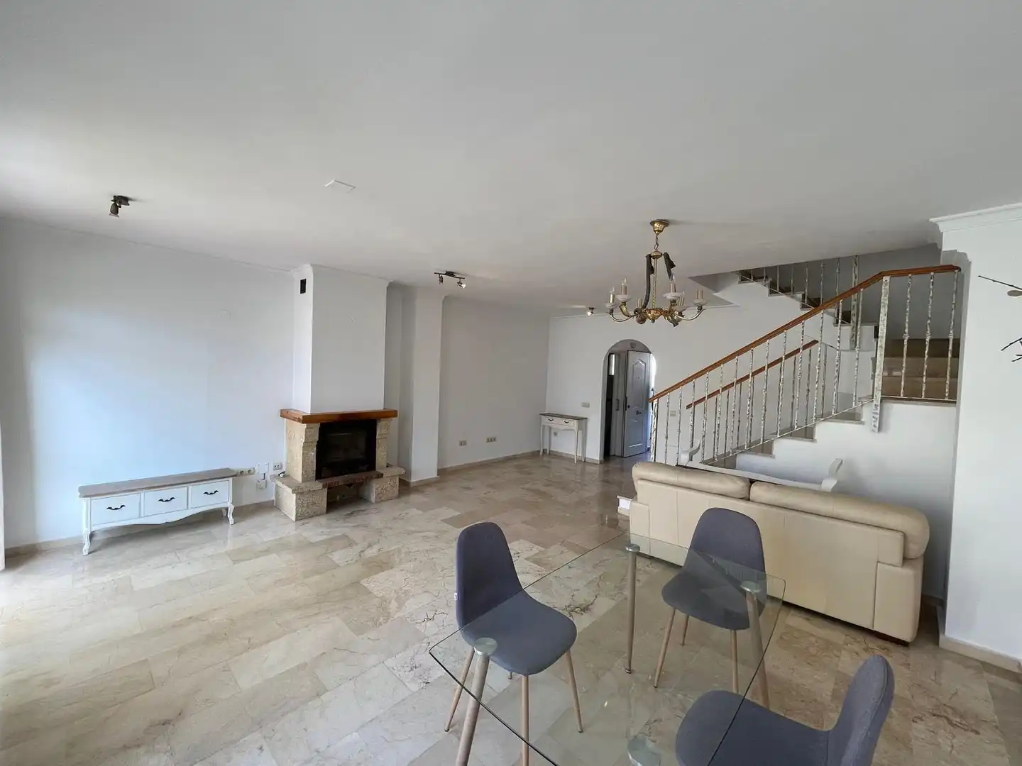 Casa adosada en venta en Estepona con Terraza y Piscina comunitaria