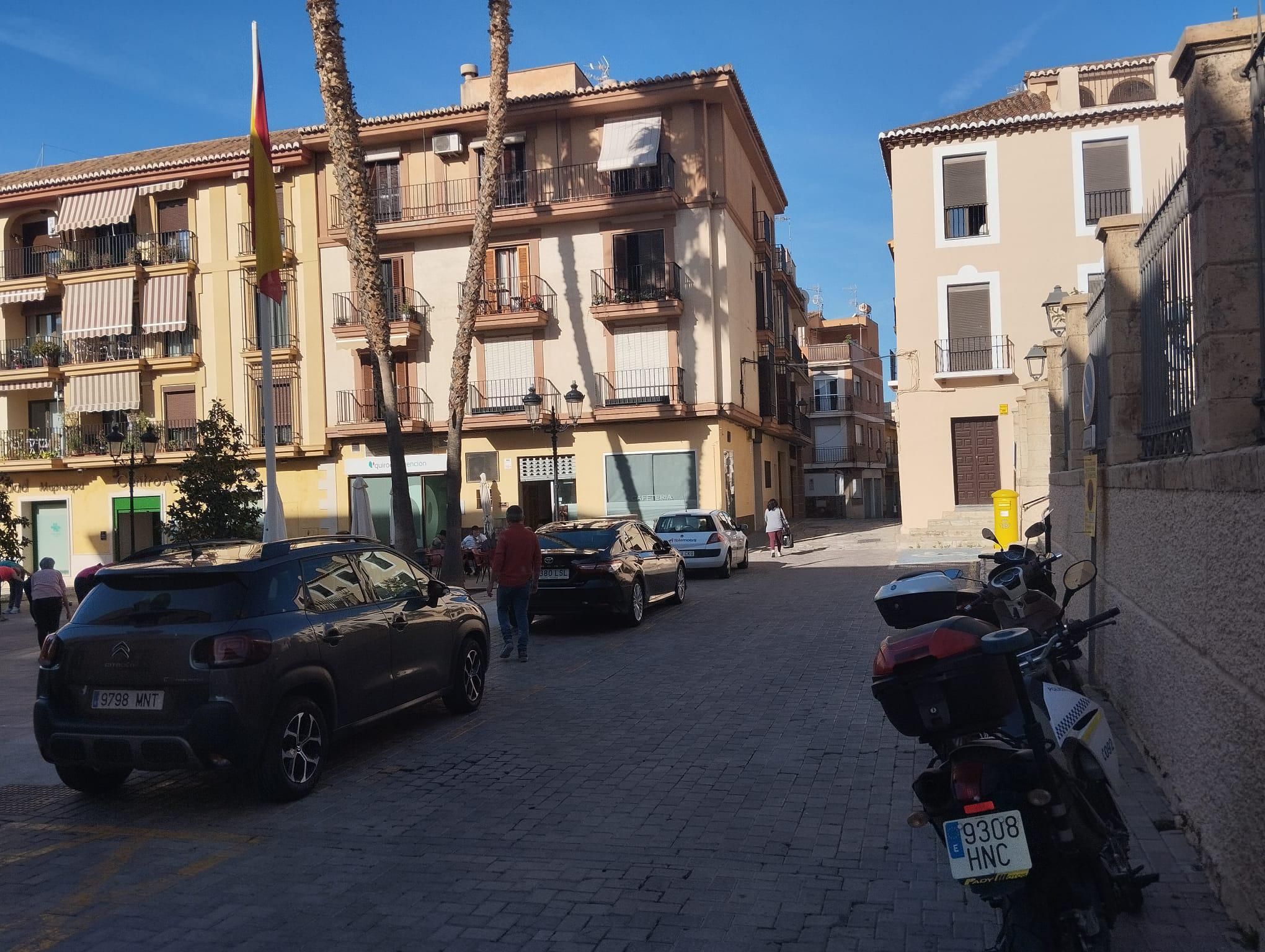 Vista exterior de Casa adosada en venda en Motril amb Terrassa i Traster