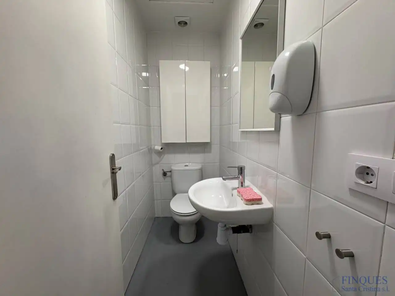 Baño de Local de alquiler en Santa Cristina d'Aro con Aire acondicionado