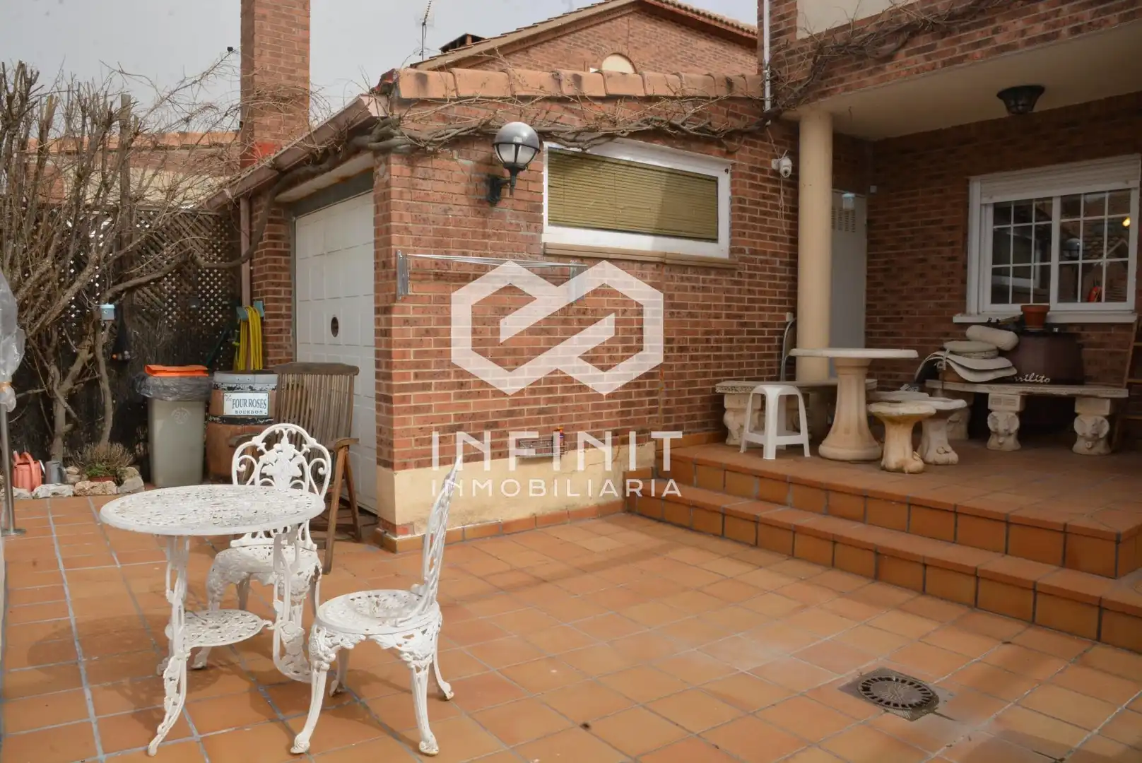 Casa adosada en venta en Villanueva de la Torre