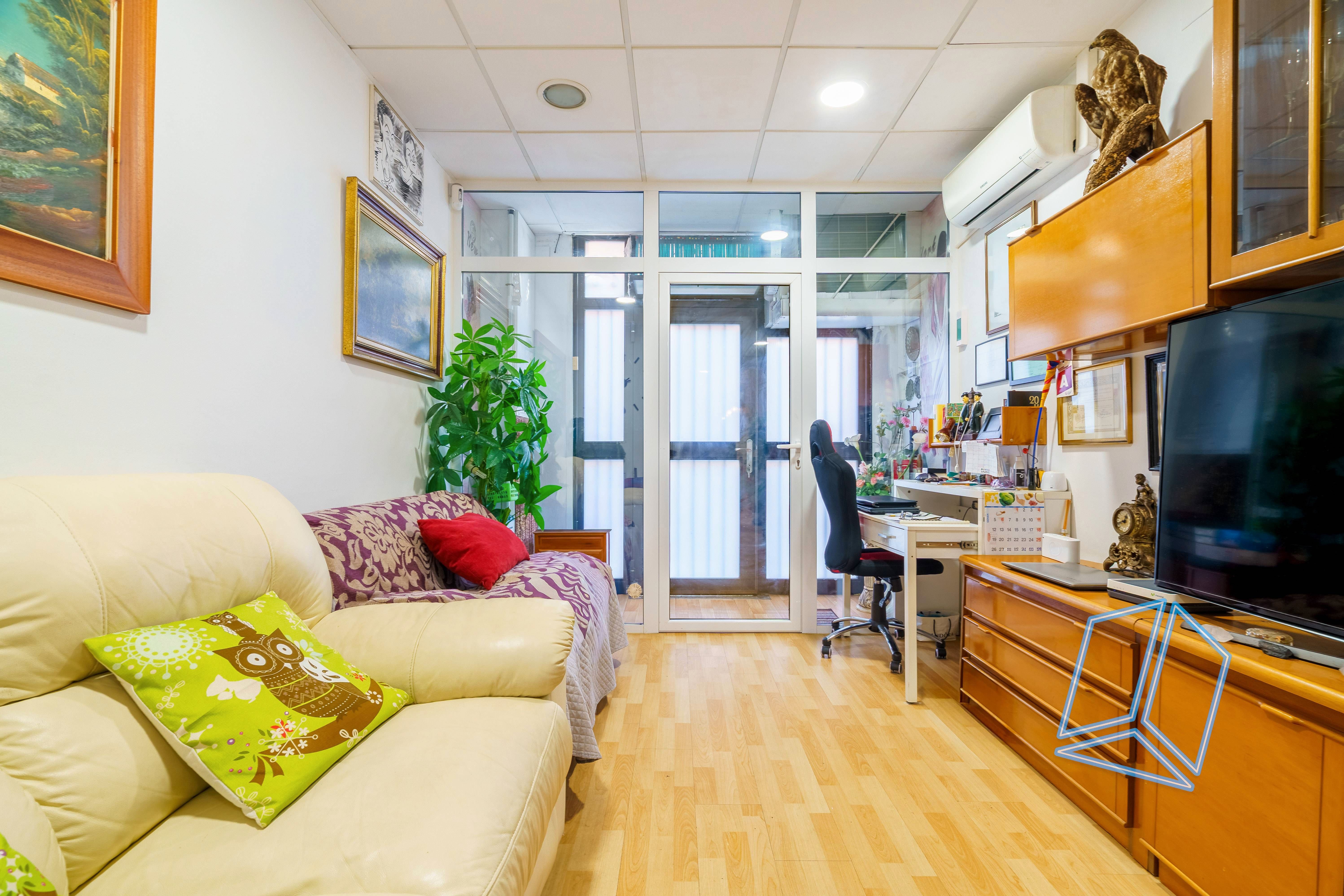 Sala d'estar de Planta baixa en venda en L'Hospitalet de Llobregat