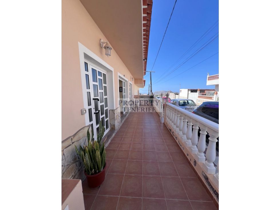 Vista exterior de Casa o chalet en venta en Arona con Terraza