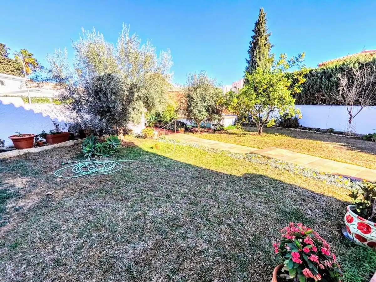 Jardí de Casa o xalet en venda en Benalmádena amb Aire condicionat, Jardí privat i Terrassa
