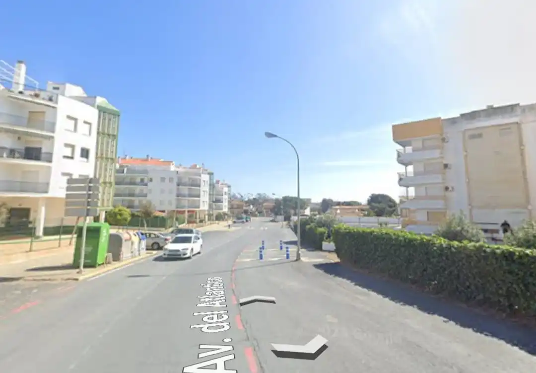 Außenansicht von Wohnung zum Verkauf in Punta Umbría mit Privatgarten, Terrasse und Abstellraum