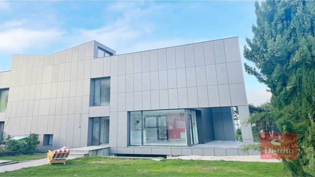 Casa adosada en Venta en Escobedo - Barrio Casar en Escobedo