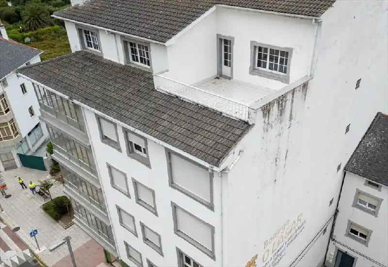 Vista exterior de Edifici en venda en Burela