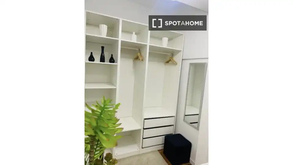 Habitación de Piso de alquiler en Madrid con Aire acondicionado, Calefacción y Amueblado