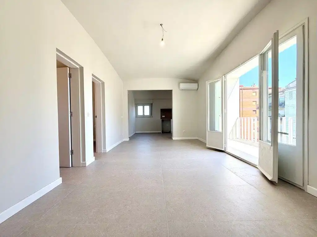 Living room of Flat for sale in Figueres  with Air Conditioner, Terrace and Balcony