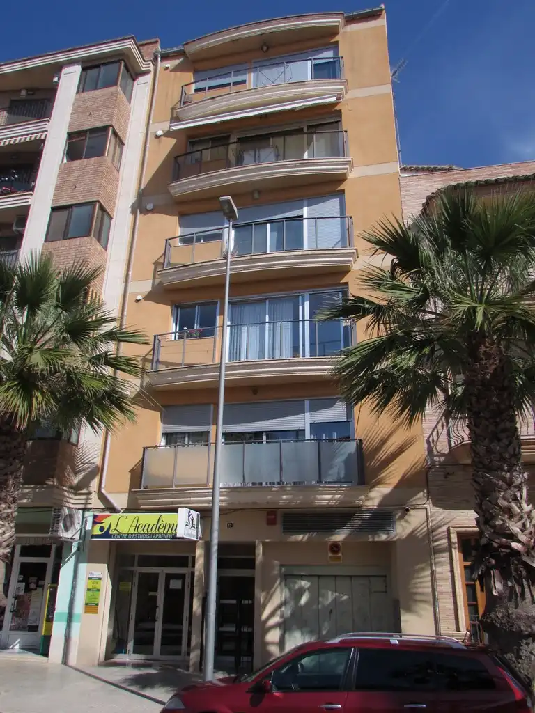 Piso en venta en C/ 9 D´Octubre