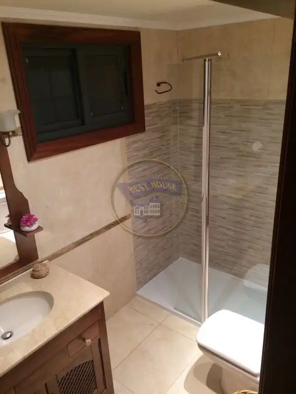 Baño de Piso en venta en Vigo  con Calefacción, Jardín privado y Parquet