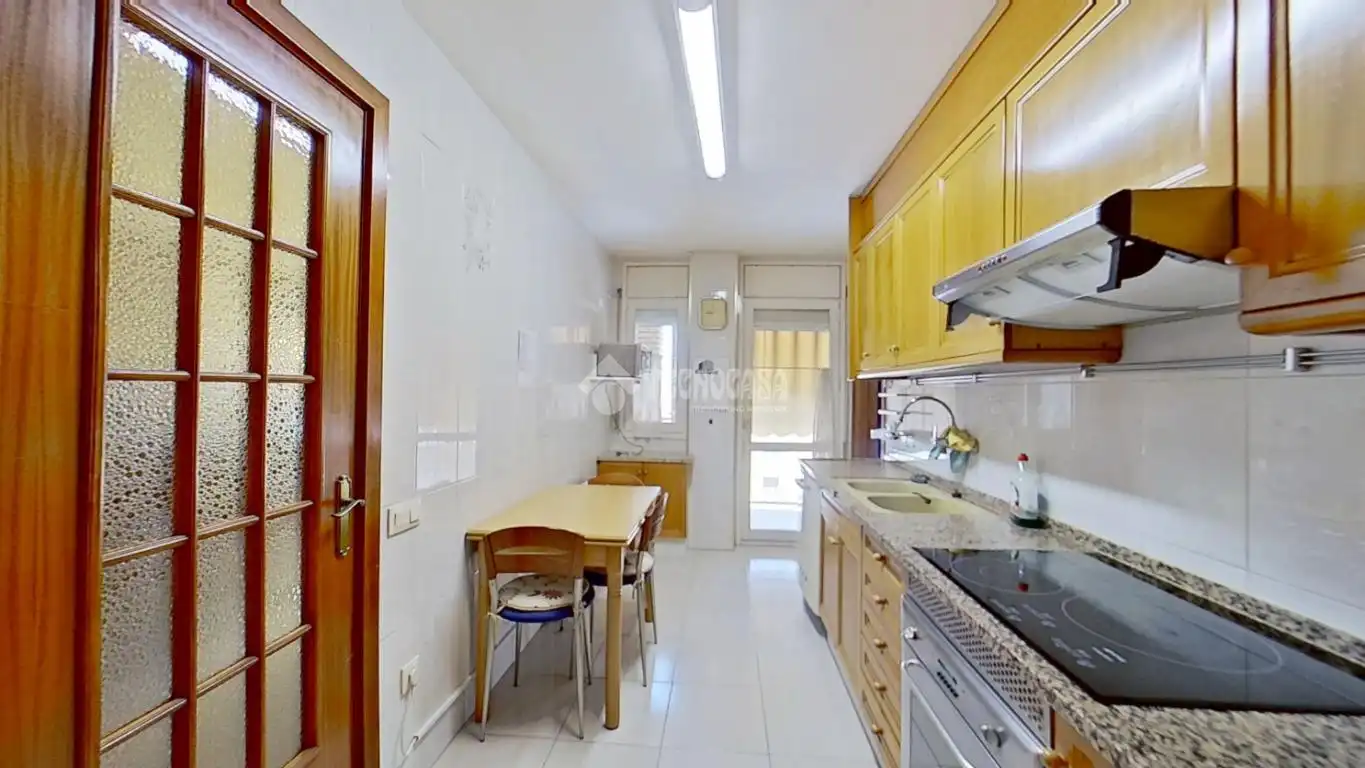 Cuina de Pis en venda en Manresa amb Aire condicionat i Balcó