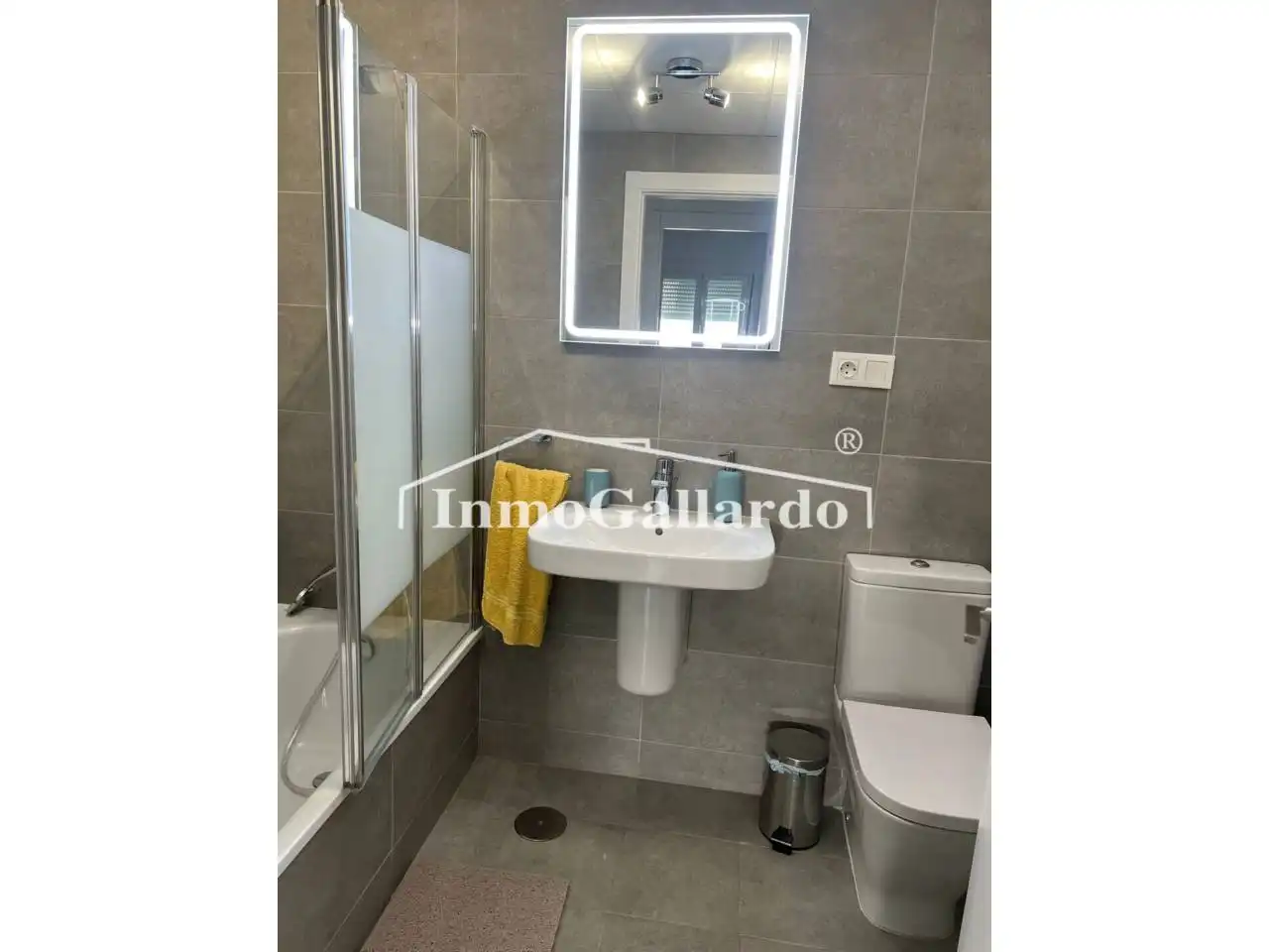 Bathroom of Flat for sale in Málaga  with Terrace, Storage room and Alarm