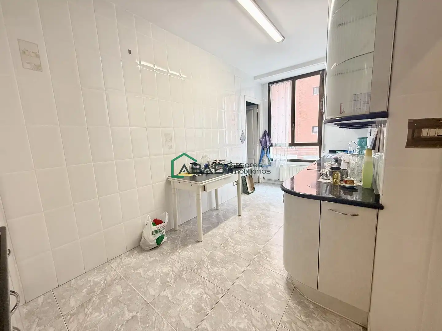 Cuina de Pis en venda en Bilbao  amb Calefacció, Terrassa i Moblat