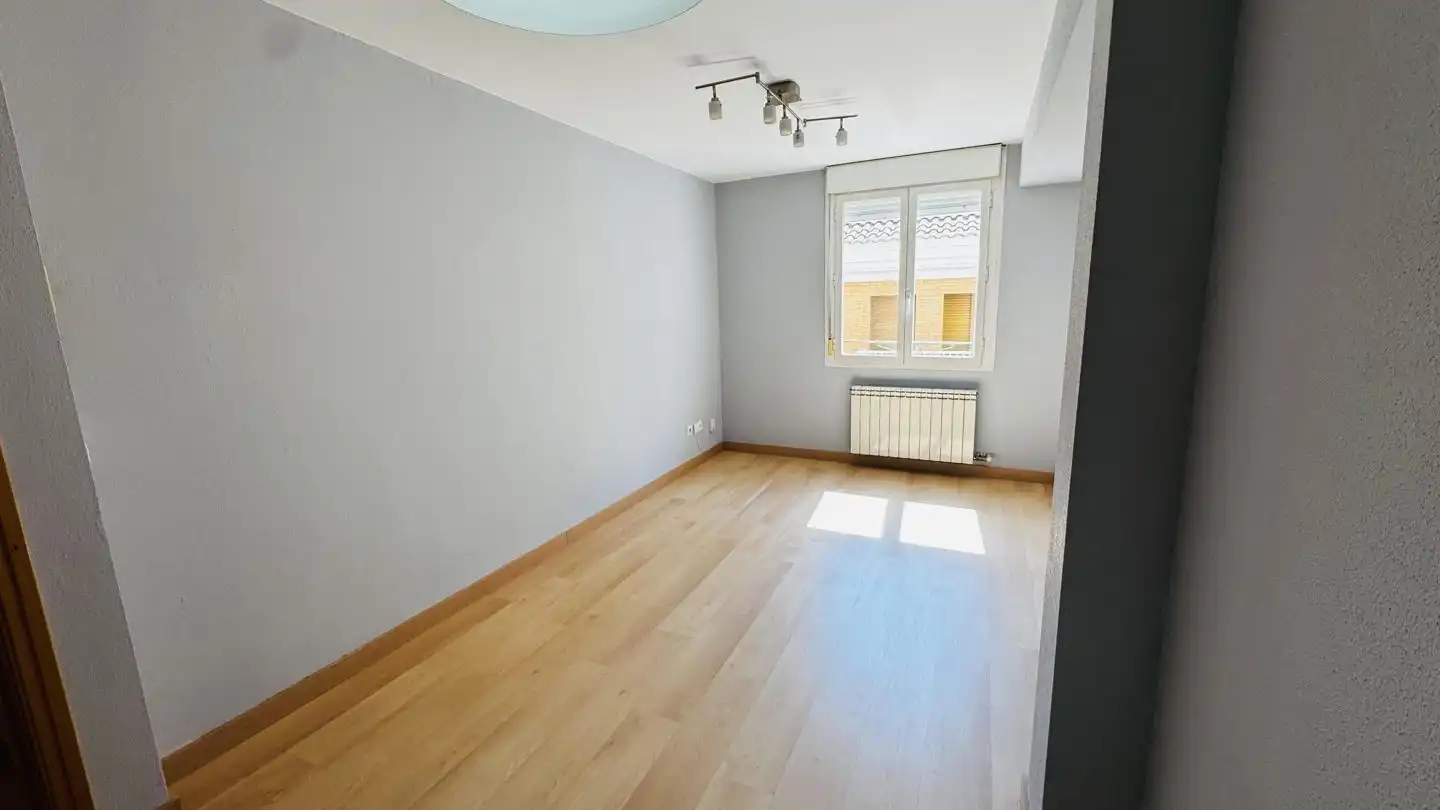 Schlafzimmer von Wohnung zum Verkauf in Zaragoza mit Klimaanlage, Heizung und Parkett