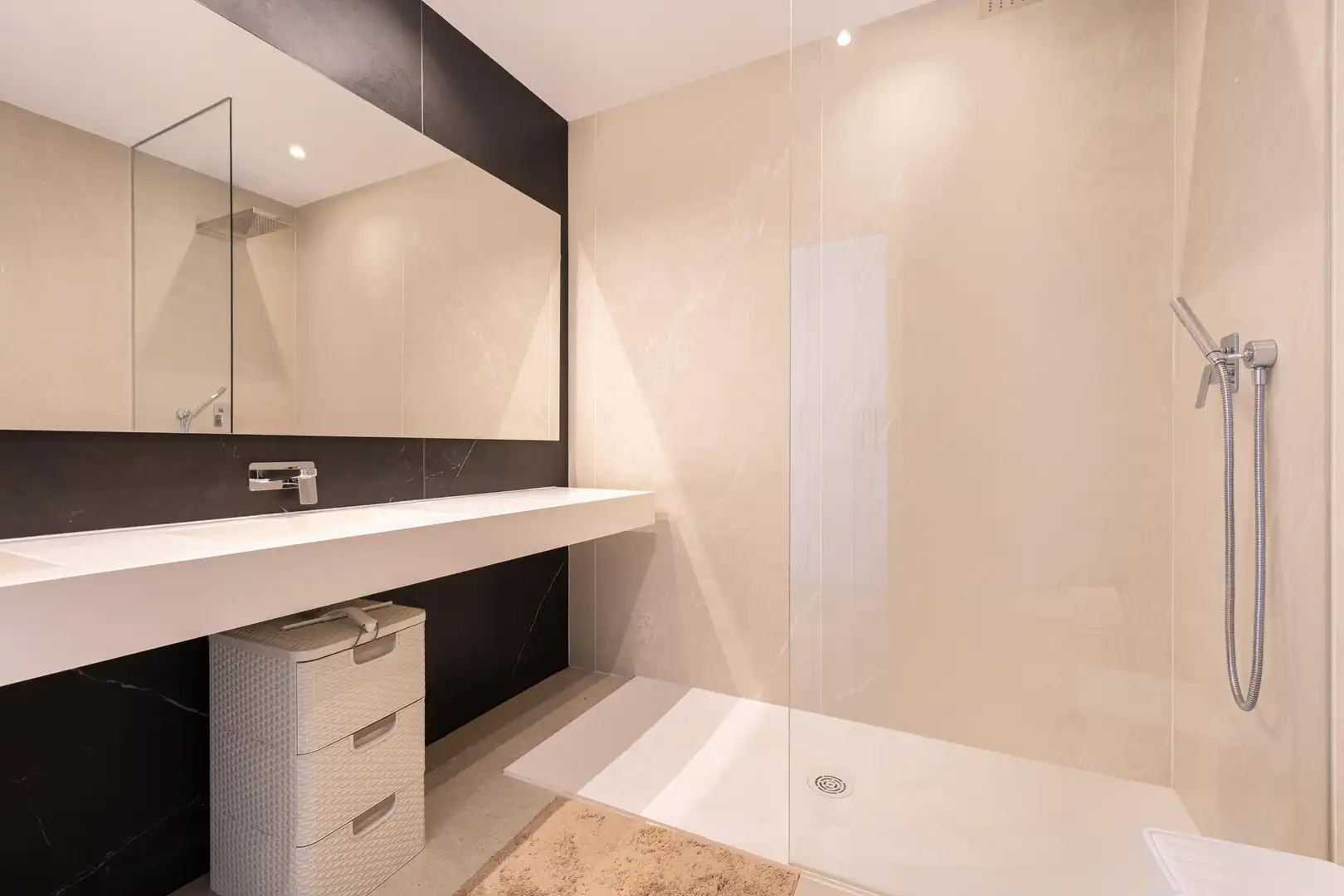 Baño de Apartamento en venta en Benahavís con Aire acondicionado, Calefacción y Jardín privado
