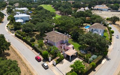 Vista exterior de Casa o xalet en venda en Sotogrande amb Aire condicionat, Calefacció i Jardí privat