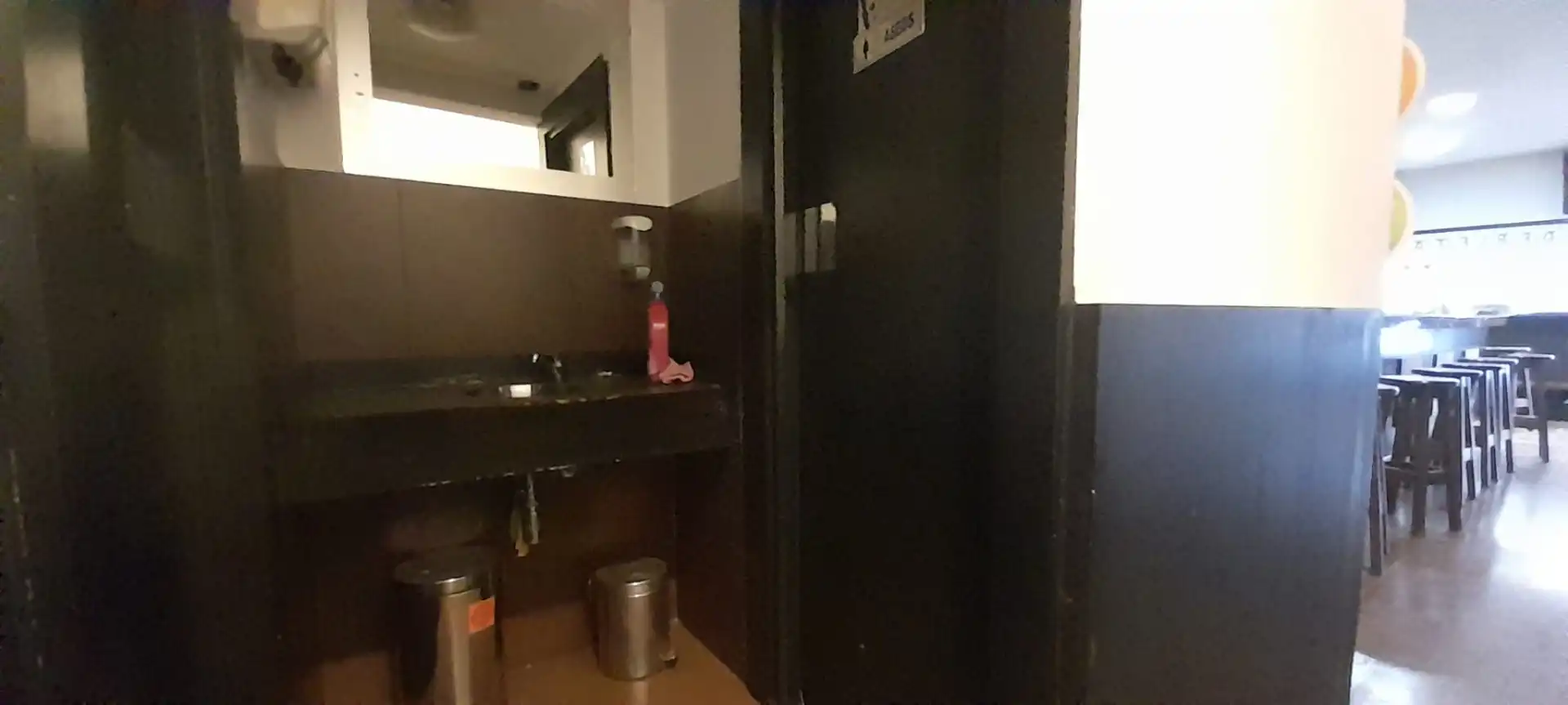 Baño de Local en venta en Bilbao  con Aire acondicionado, Calefacción y Amueblado