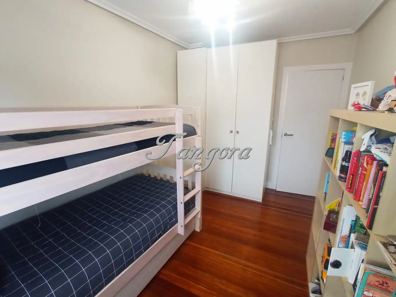 Schlafzimmer von Einfamilien-Reihenhaus zum Verkauf in Abanto y Ciérvana-Abanto Zierbena mit Heizung, Privatgarten und Parkett