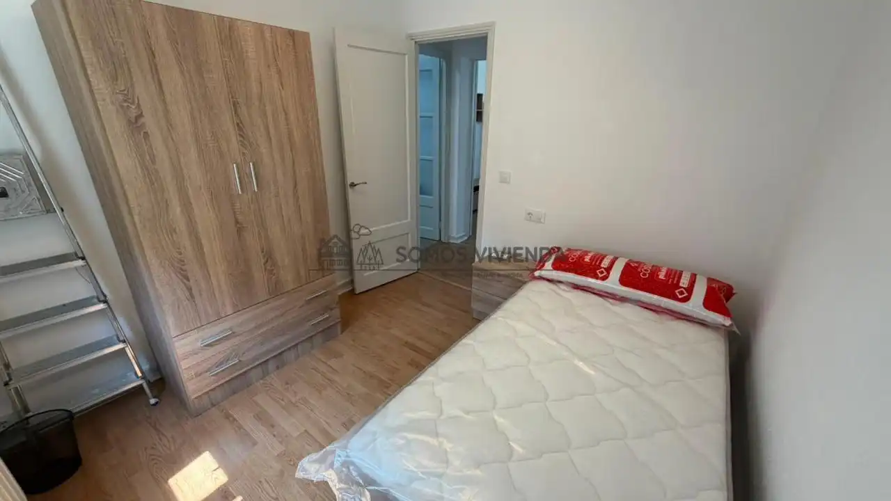 Habitación de Piso de alquiler en Ourense Capital  con Calefacción y Amueblado