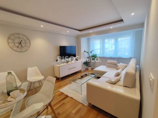 Piso en Venta en Ronda Outeiro en Agra del Orzán - Ventorrillo