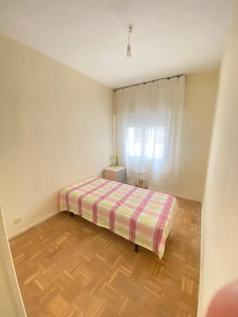 Bedroom of Flat for rent in Madrid  with Air Conditioner, Heating and Private garden
