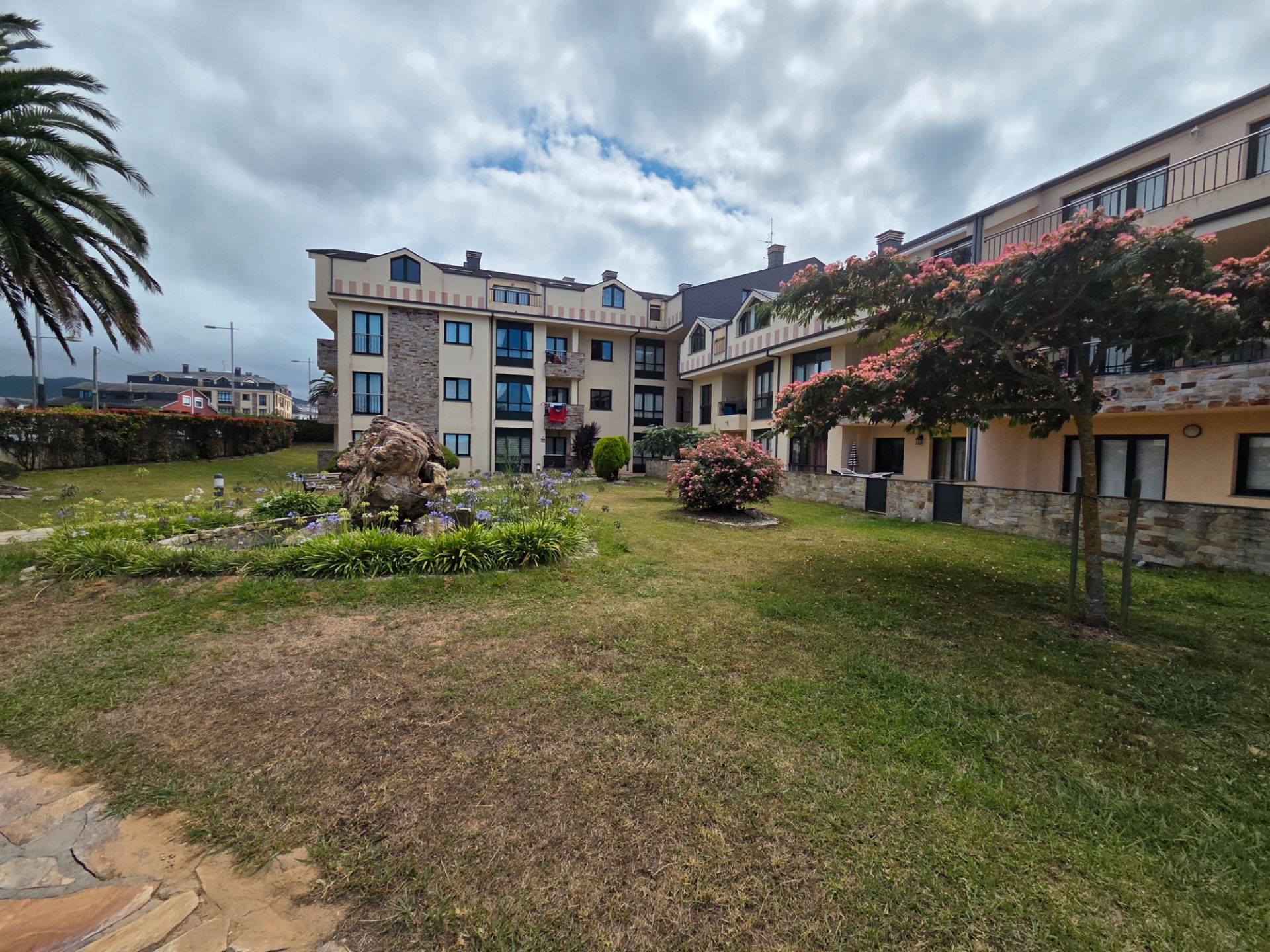Vista exterior de Pis en venda en Barreiros amb Parquet, Terrassa i Moblat
