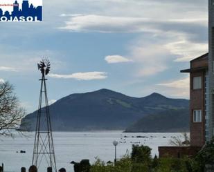 Vista exterior de Casa o xalet de lloguer en Noja amb Terrassa