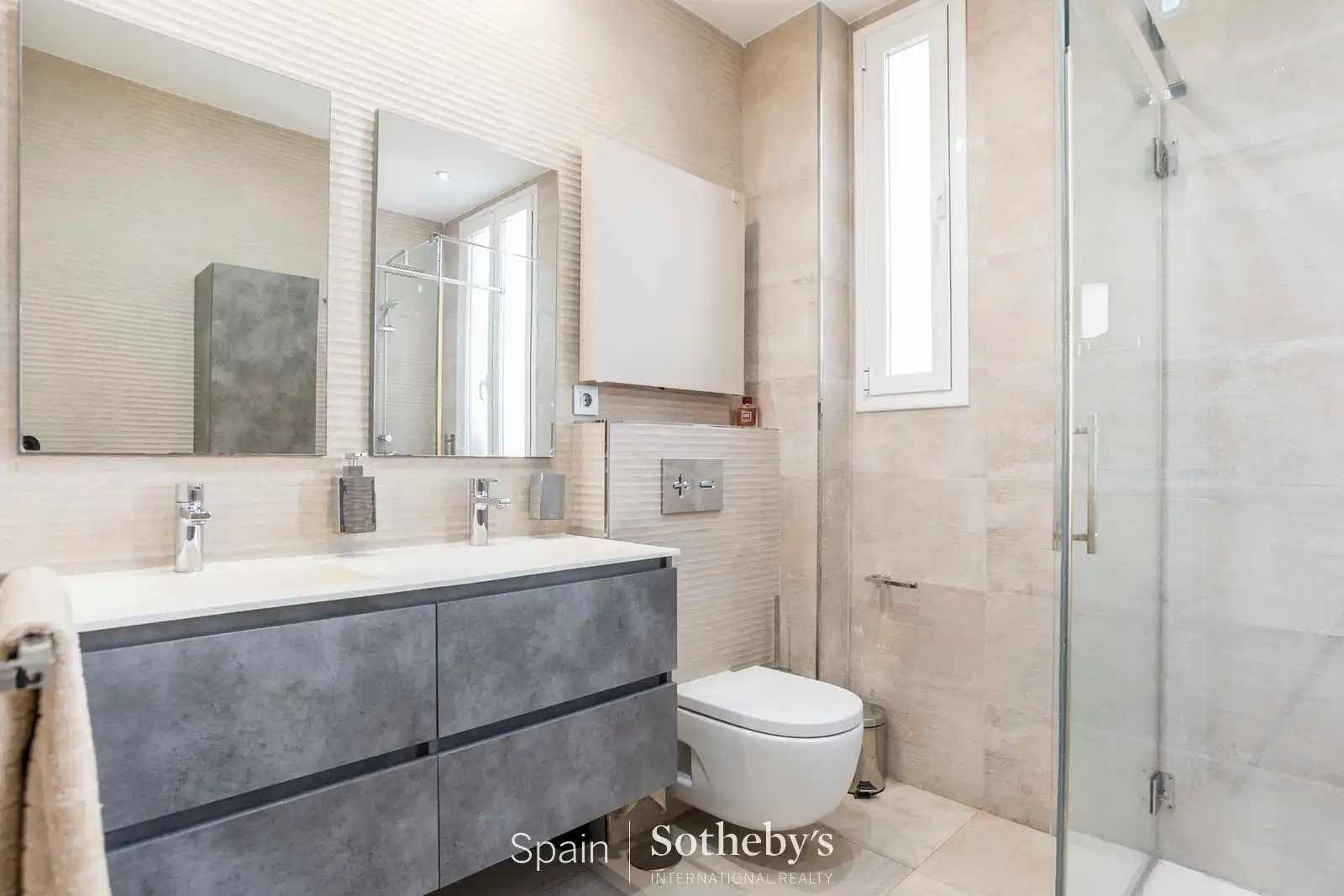 Bany de Apartament en venda en Madrid amb Aire condicionat, Calefacció i Terrassa