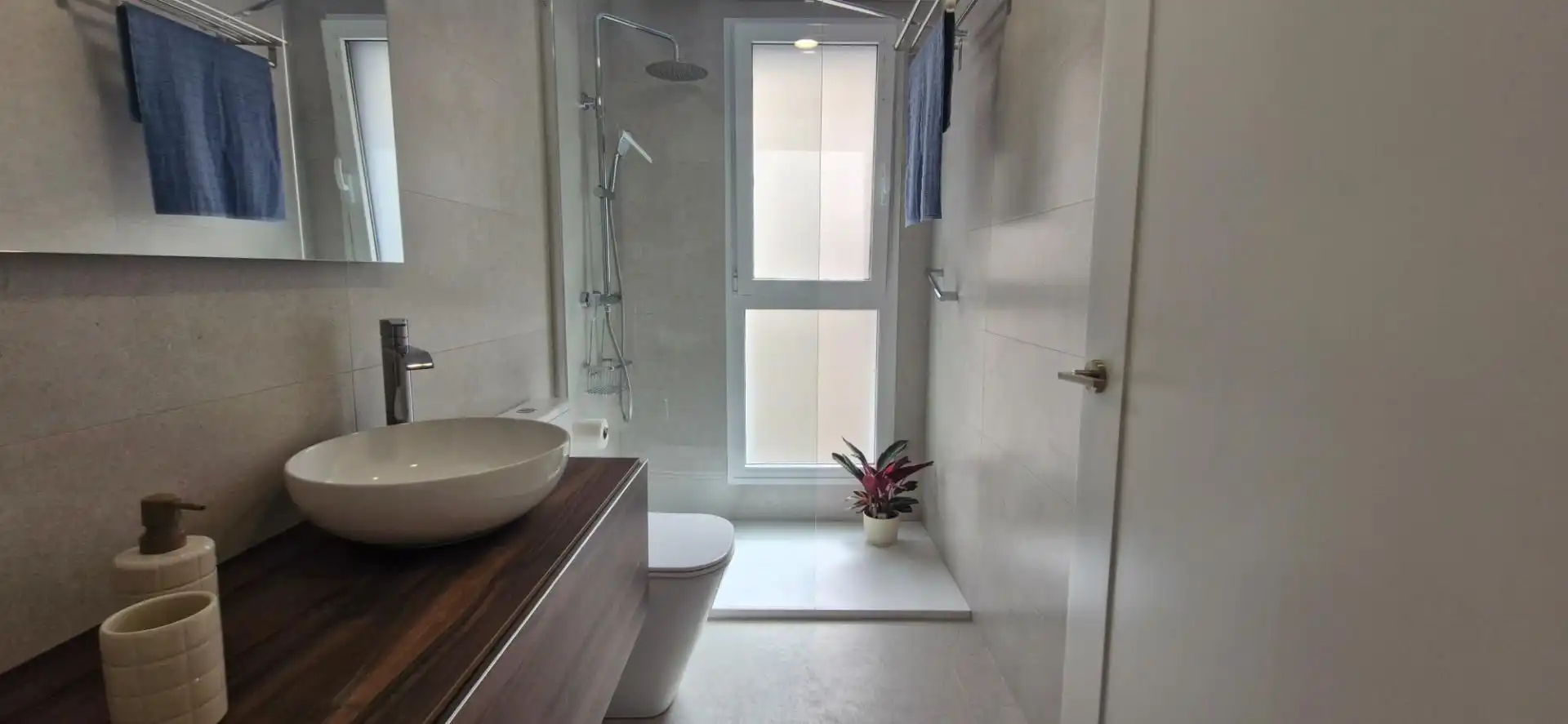 Baño de Piso de alquiler en Elche / Elx con Aire acondicionado, Parquet y Trastero