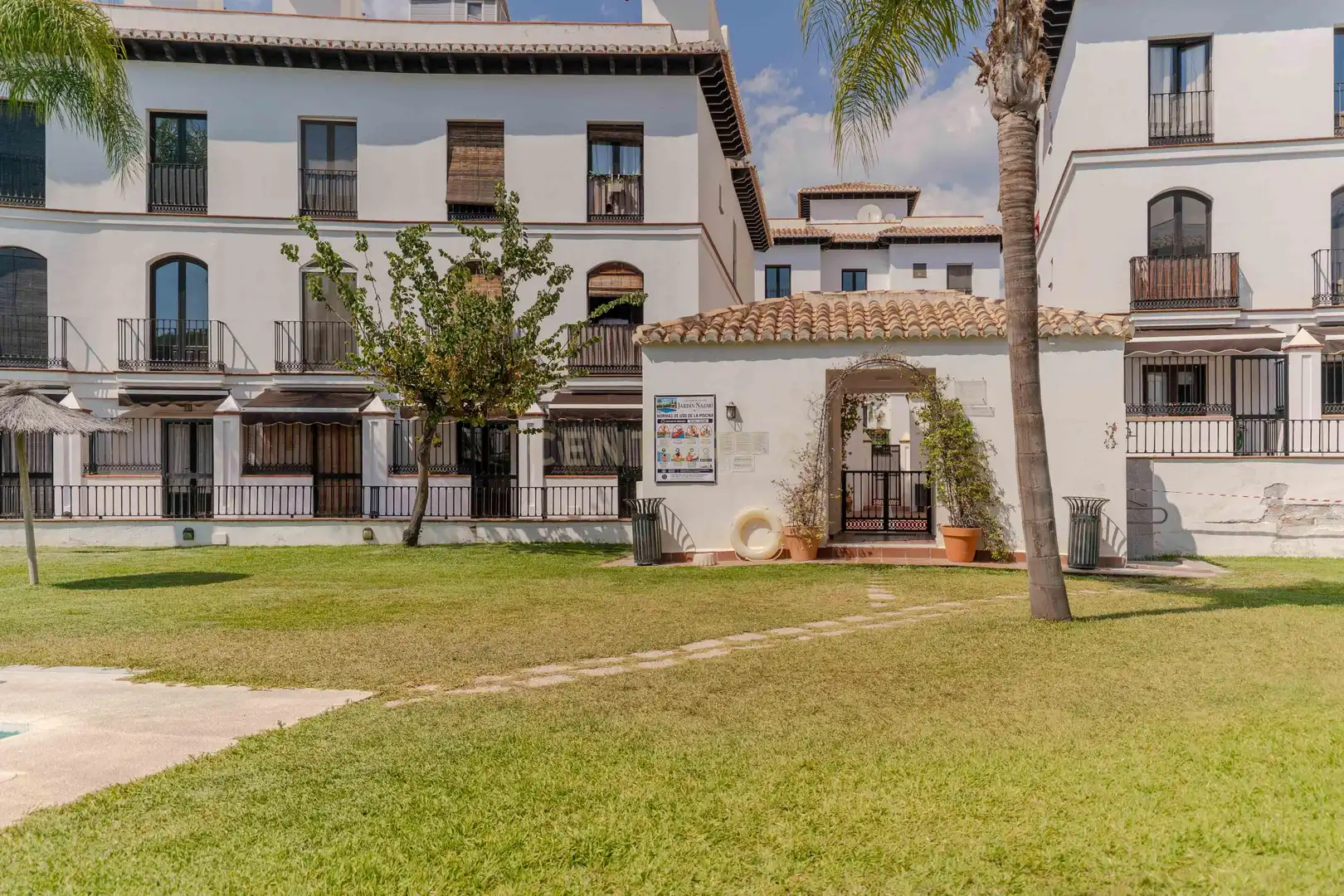 Vista exterior de Apartament en venda en Vélez de Benaudalla amb Aire condicionat i Piscina comunitària