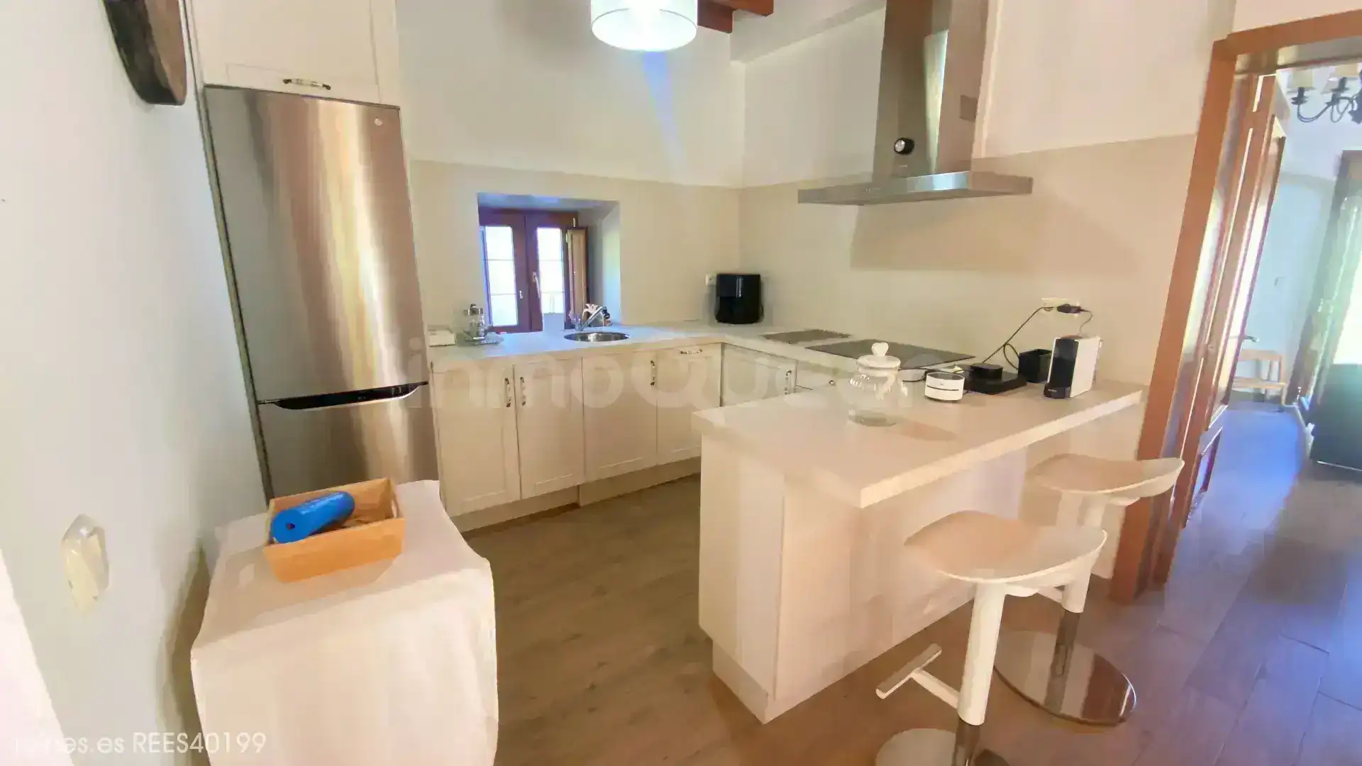 Cuina de Casa o xalet en venda en Santo Adriano amb Calefacció, Jardí privat i Terrassa