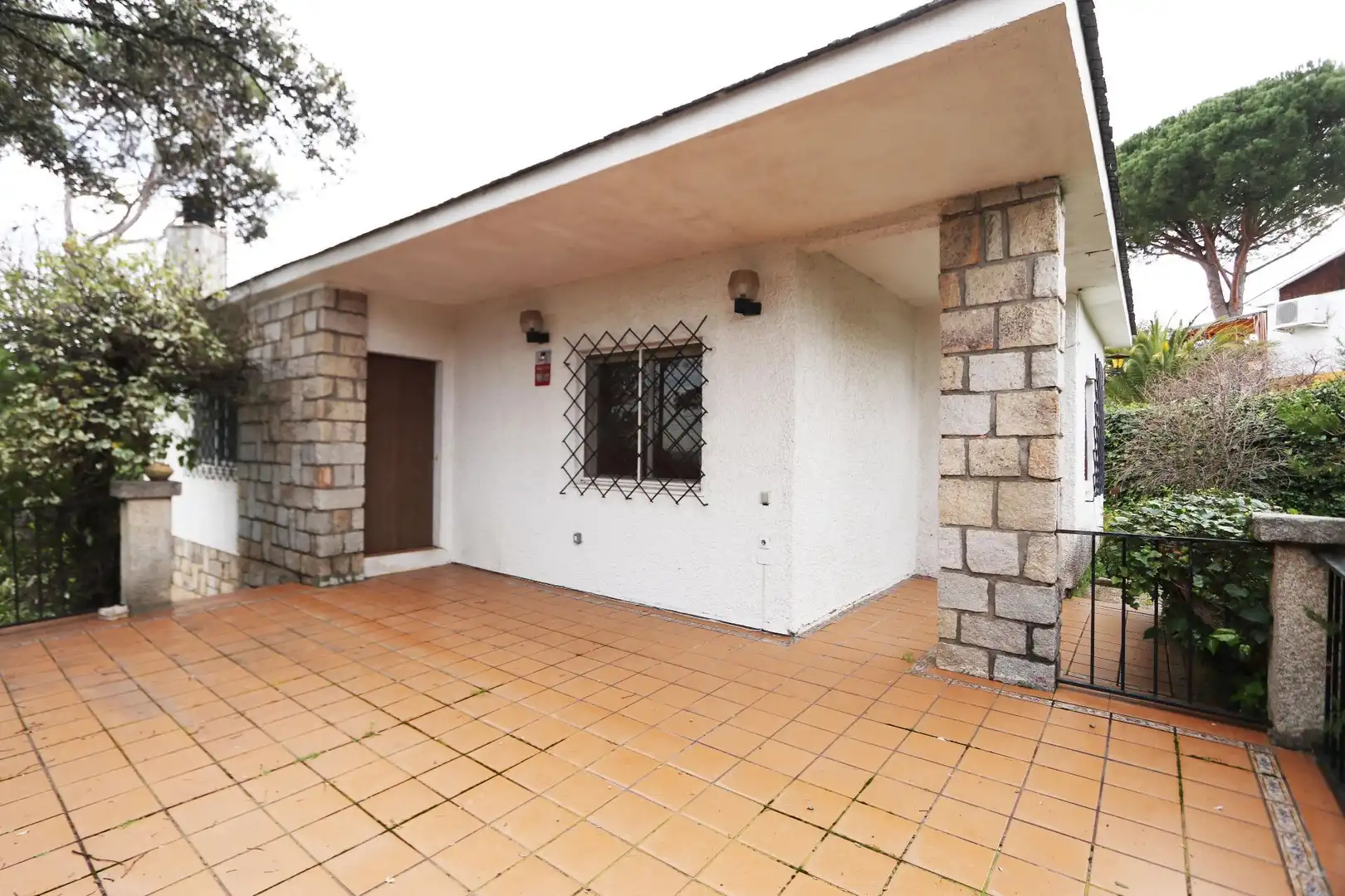 Exterior view of Houses for sale in Villa del Prado  with Heating, Private garden and Storage room