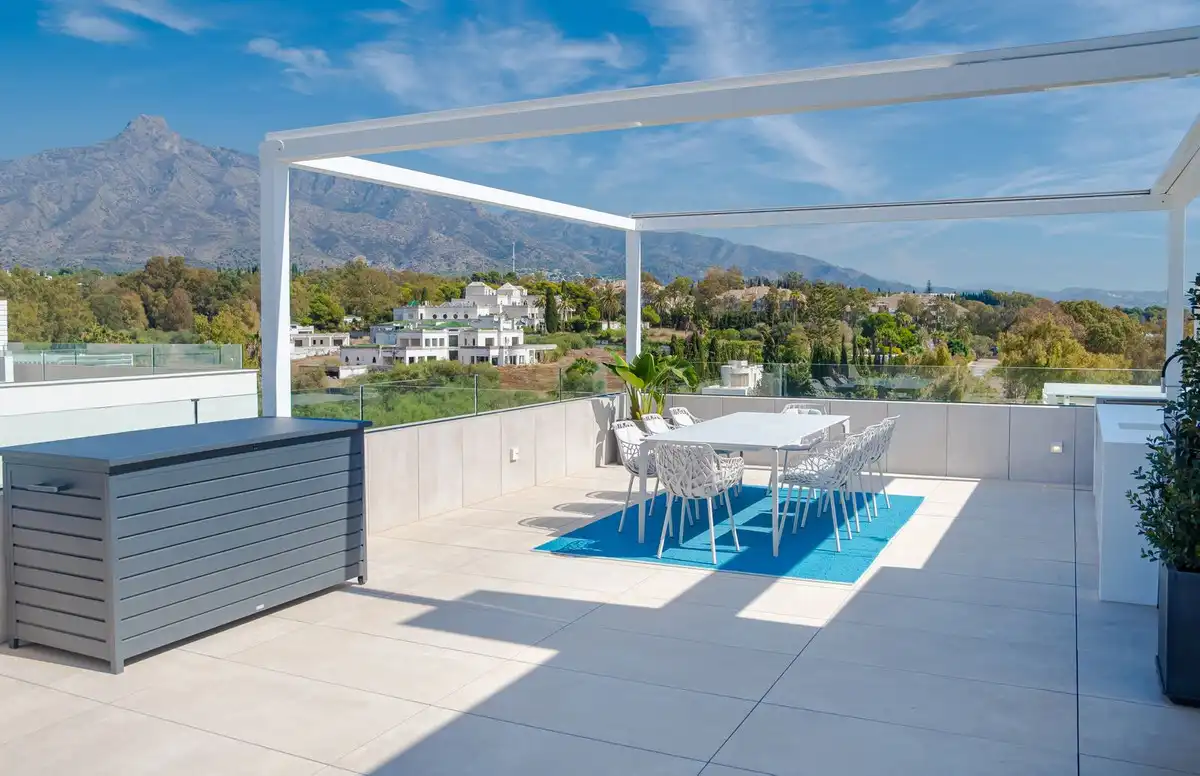 Terrasse von Dachboden zum Verkauf in Marbella mit Klimaanlage, Terrasse und Abstellraum