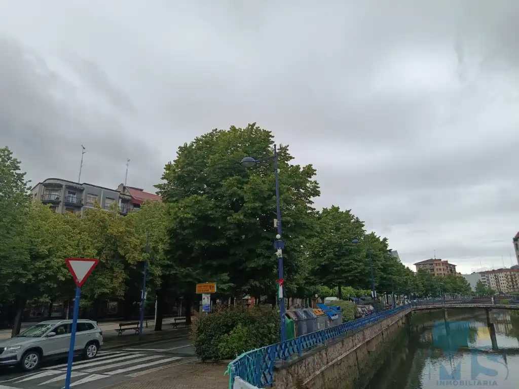 Vista exterior de Pis en venda en Errenteria