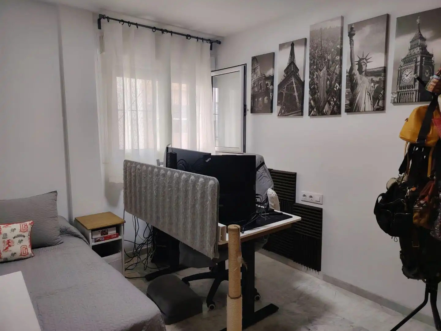 Bedroom of Flat for sale in  Sevilla Capital  with Air Conditioner and Balcony