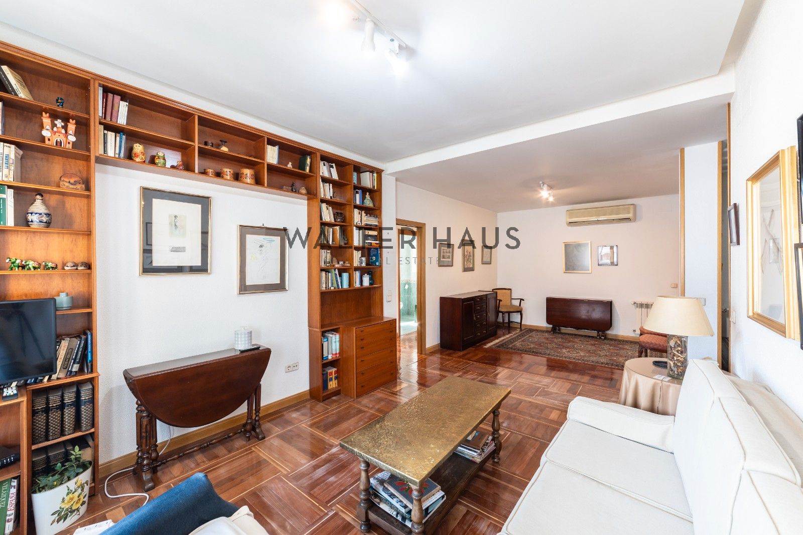Living room of Flat for sale in  Madrid Capital  with Air Conditioner, Heating and Terrace