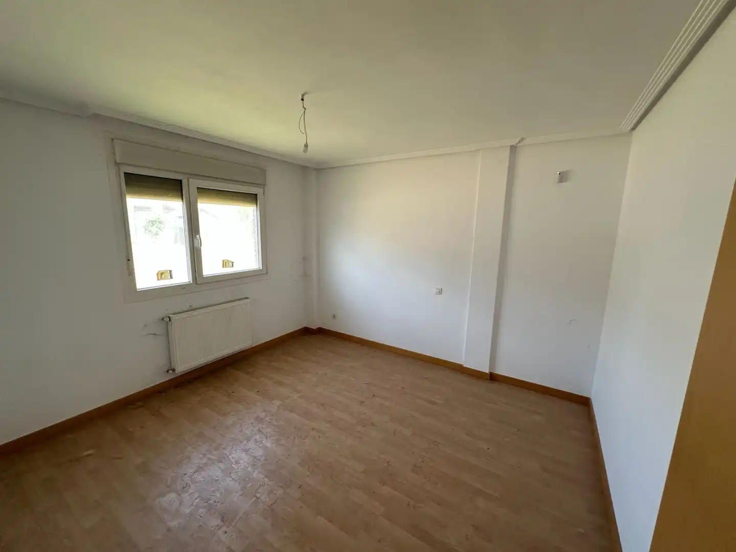 Habitación de Casa adosada en venta en Villariezo con Calefacción y Jardín privado